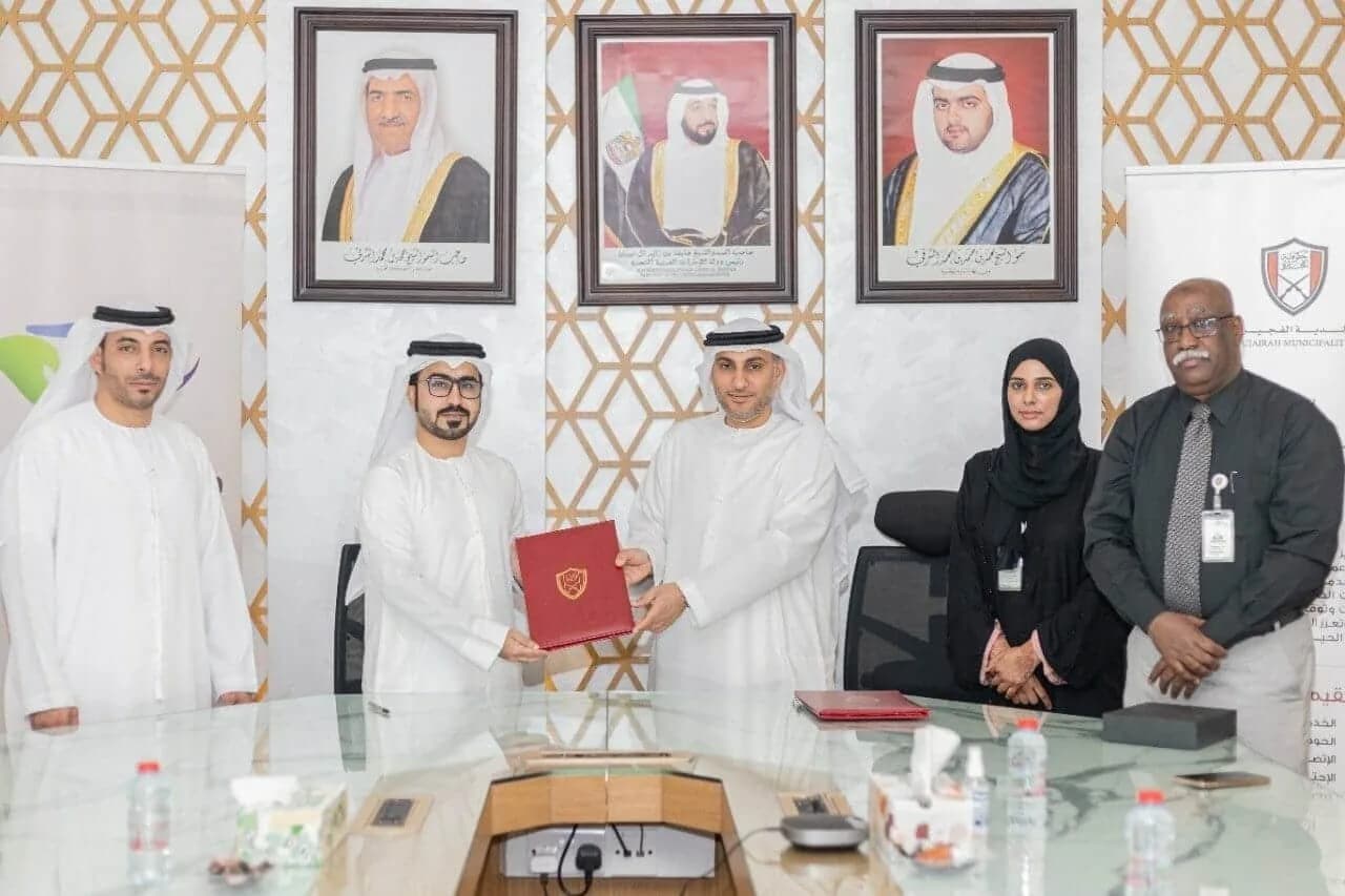 وقعت جمعية الفجيرة الخيرية مع بلدية الفجيرة مذكرة تفاهم