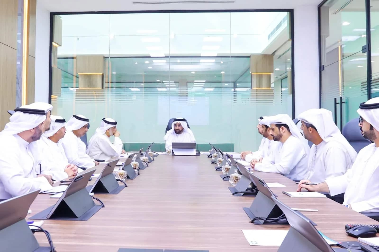 مجلس إدارة جمعية الفجيرة الخيرية يستعرض المشاريع والبرامج المنجزة عام 2024